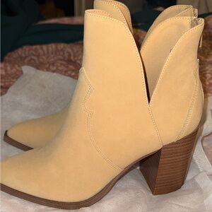 Elegant Tan Ankle Boots